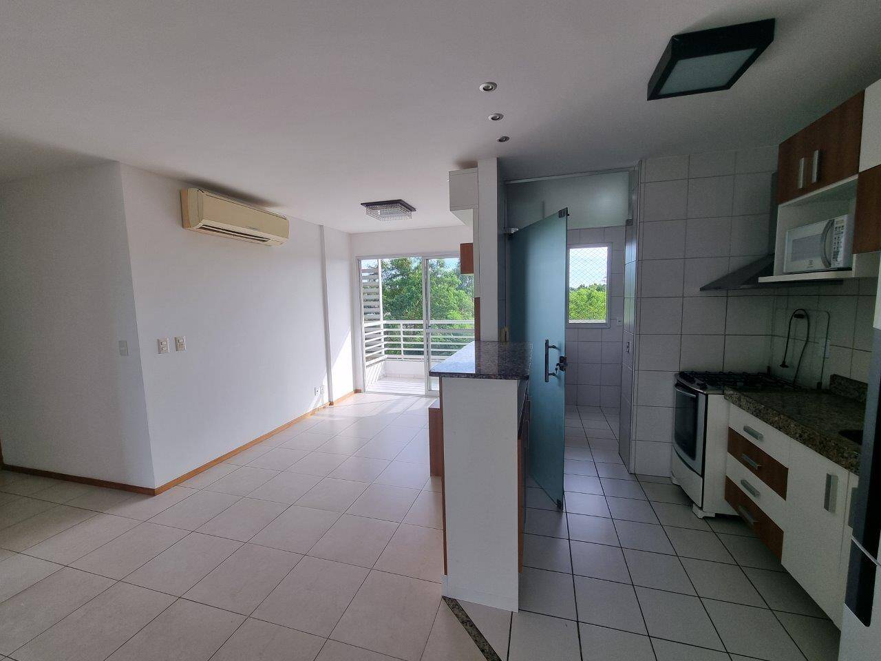 Apartamento para alugar com 3 quartos, 78m² - Foto 2