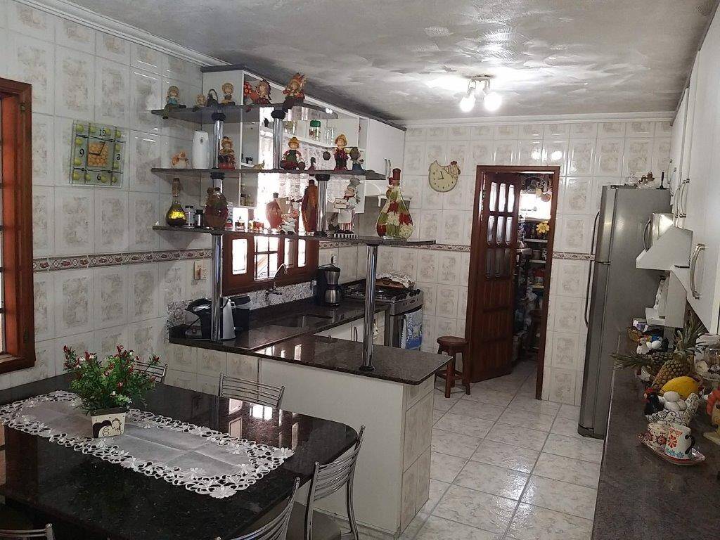 Casa à venda com 3 quartos, 256m² - Foto 4